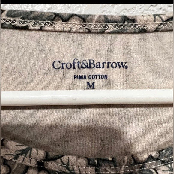 green and tan leaf 3/4 sleeve top - Picture 2 of 4